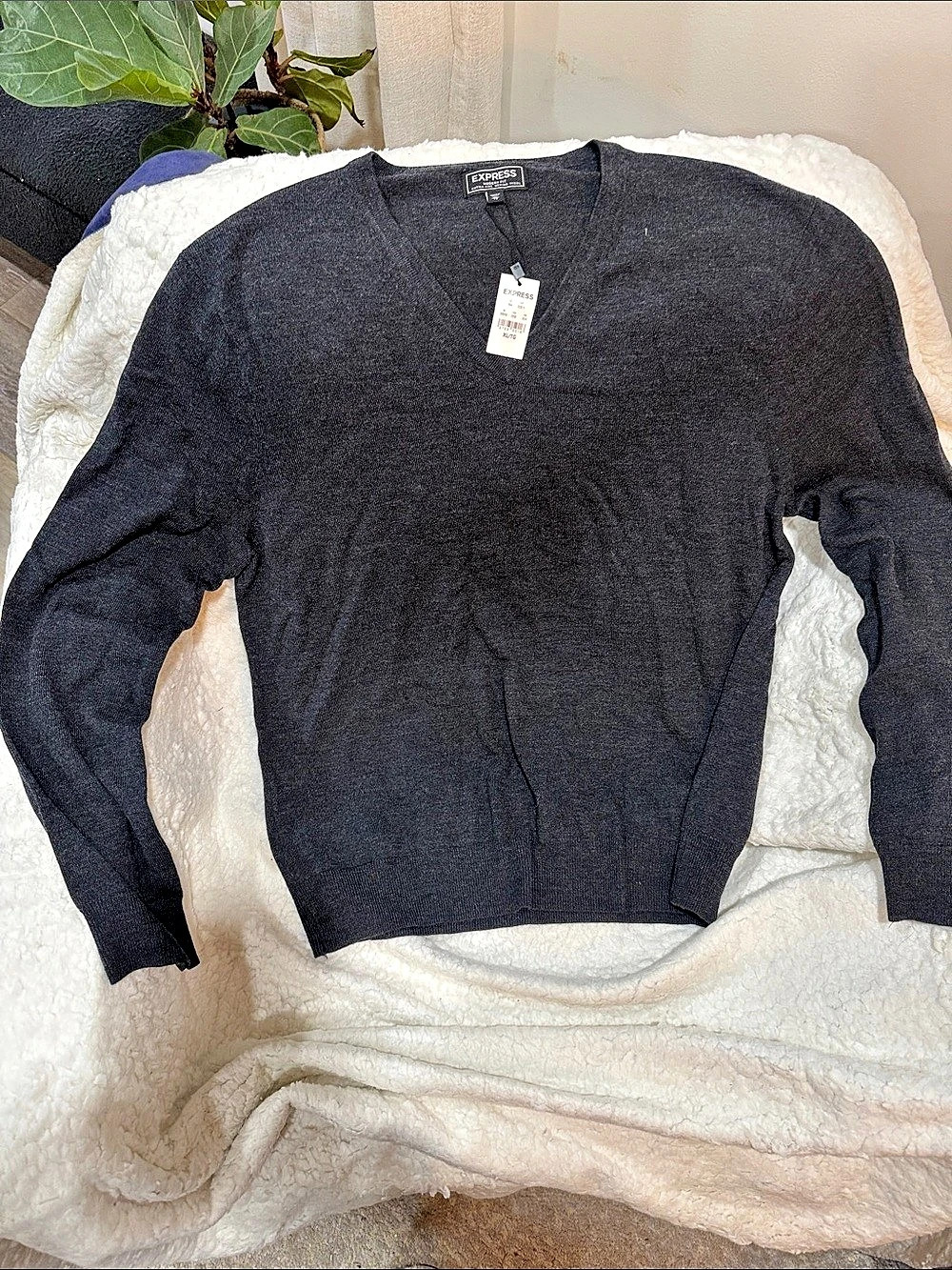 Express Modern Fit Extra Fine Merino Wool Long Sleeve Merino Wool Tee XL NWT